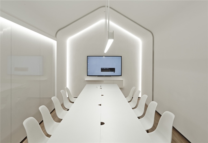 Лаконичный дизайн интерьера офиса в Шанхае - конференц-зал