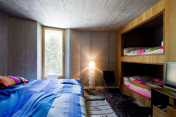 Дизайн спальной комнаты овального подземного дома в Швейцарии