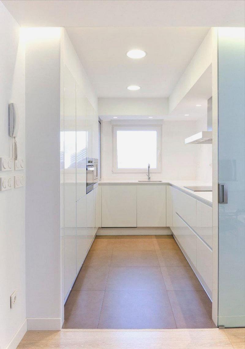 Features kitchen 6 square. m 2