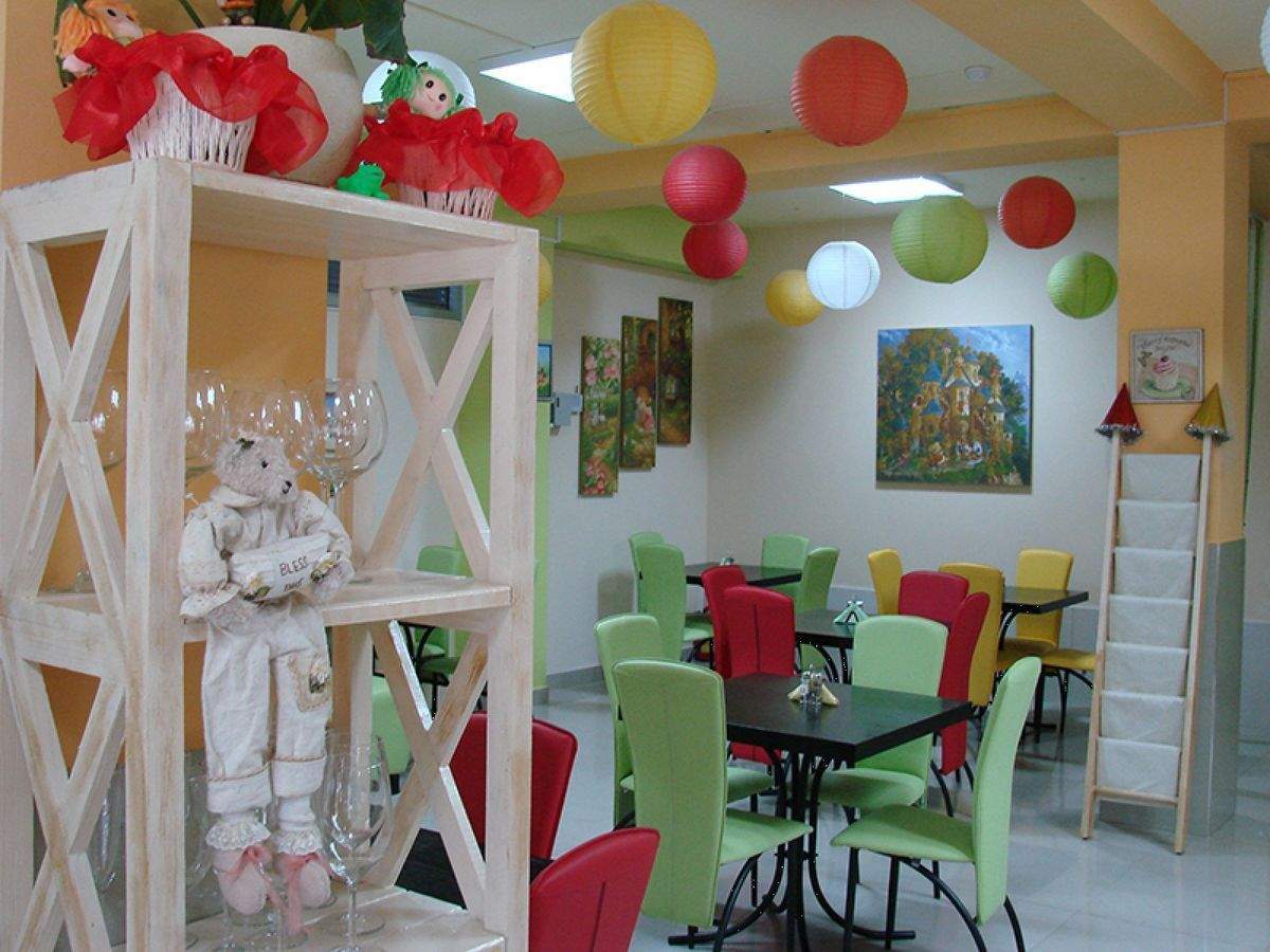 Сайт кафе мам. Феодосия детское кафе. Ресторан мамуля детская комната. Кафе у мамы.