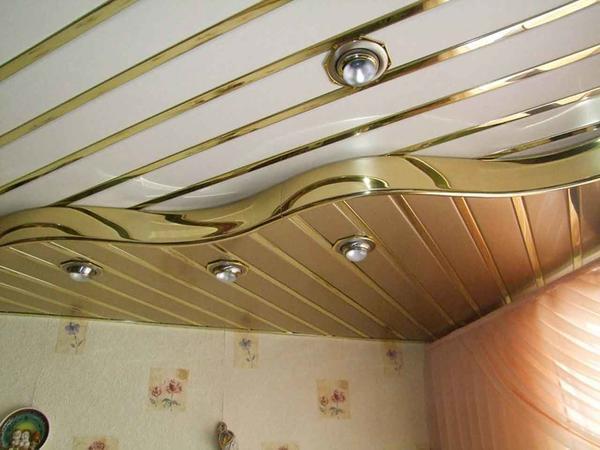 ПВХ панели – дешевый и практичный материал для отделки потолков