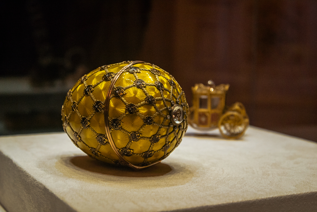 Коронационное яйцо Фаберже в музее Фаберже в Петерубрге, фото, хорошее качество