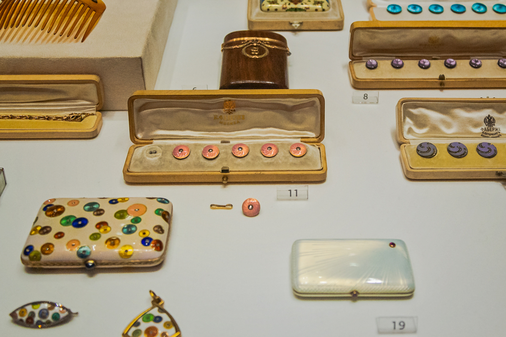 Музей Фаберже, драгоценные изделия с эмалью