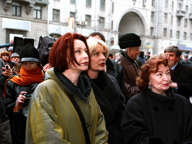 Лидия, Марианна и Анастасия Вертинские на церемонии открытия мемориальной доски Александру Вертинскому