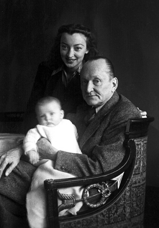 Александр Вертинский с женой Лидией Вертинской и дочерью Марианной.