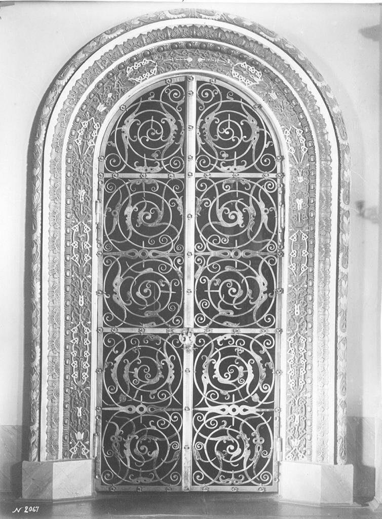 Дверь в церкви Спаса («Золотая решетка»)