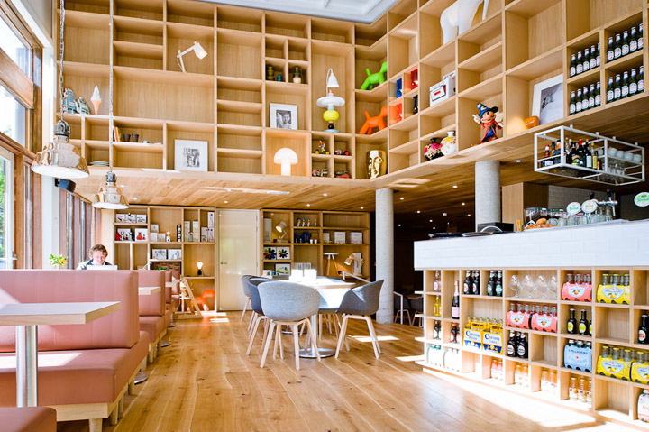 Красивый дизайн интерьера Flinders Café в Амстердаме