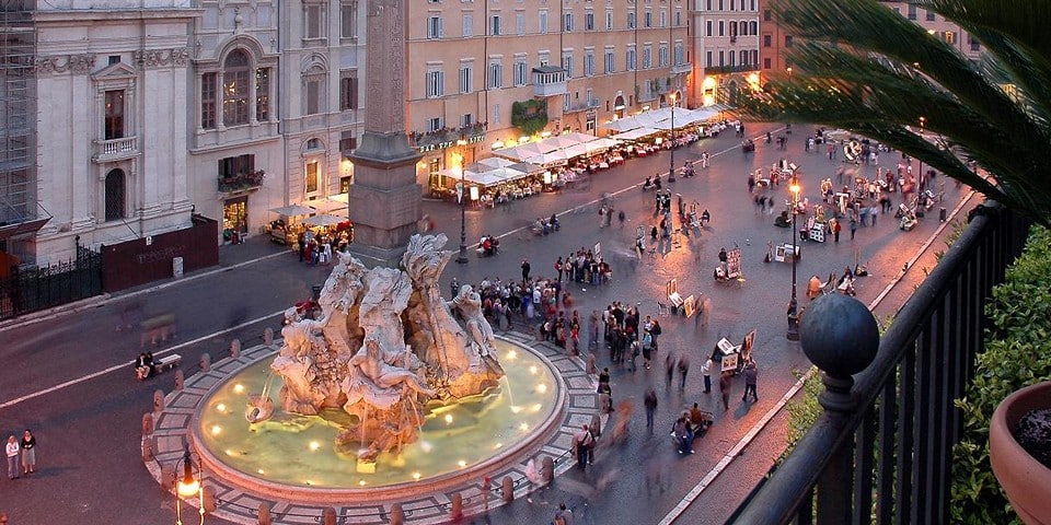 Фонтан четырех рек в Риме на площади Навона