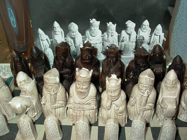 Старинные шахматы викингов в музее шахмат Москвы