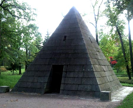 пирамида на даче