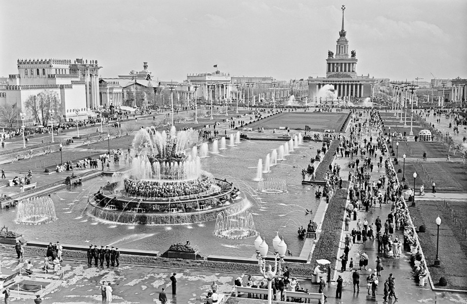 Площадь Колхозов на Выставке достижений народного хозяйства СССР. 1958 год
