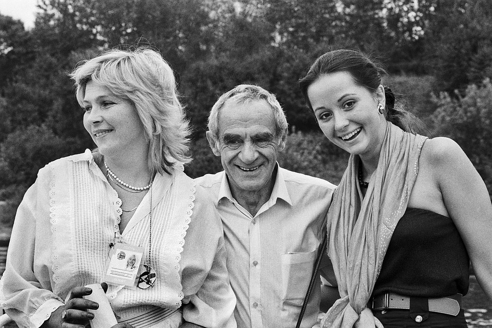 Актеры (слева направо) Елена Драпеко, Зиновий Гердт и Ольга Кабо, 1989 год. Фото: Фотохроника ТАСС 