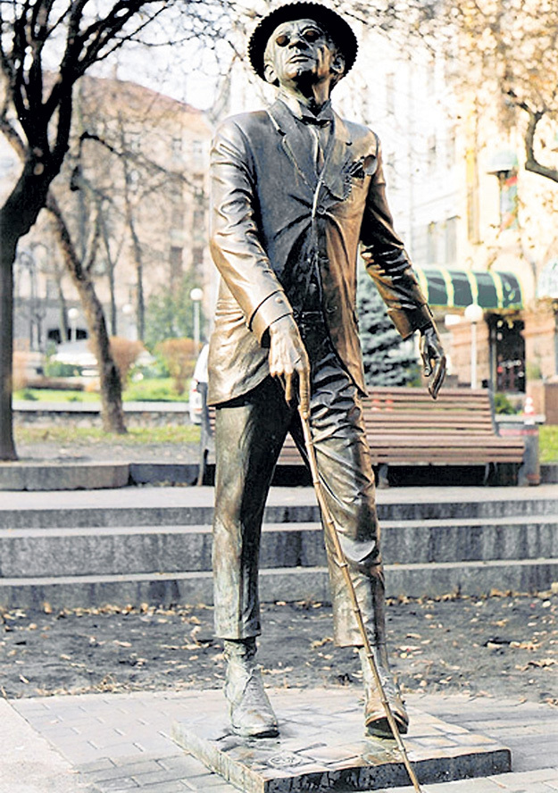 Несколько лет назад в центре Киева поставили памятник Паниковскому...
