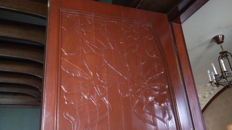 Двери готического кабинета в особняке Смирнова