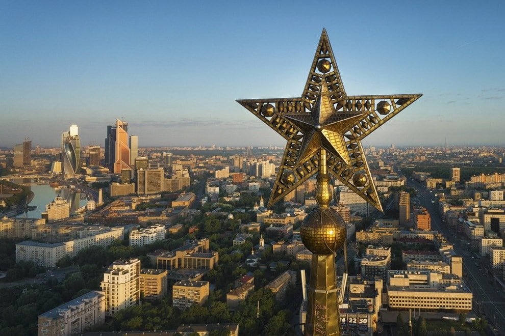 Звезда на жилом доме на Кудринской площади